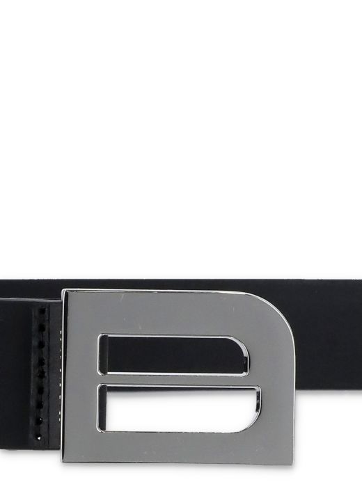Belt with loged buckle