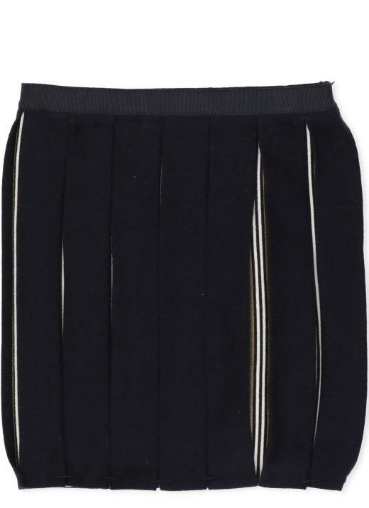 Skirt with folds