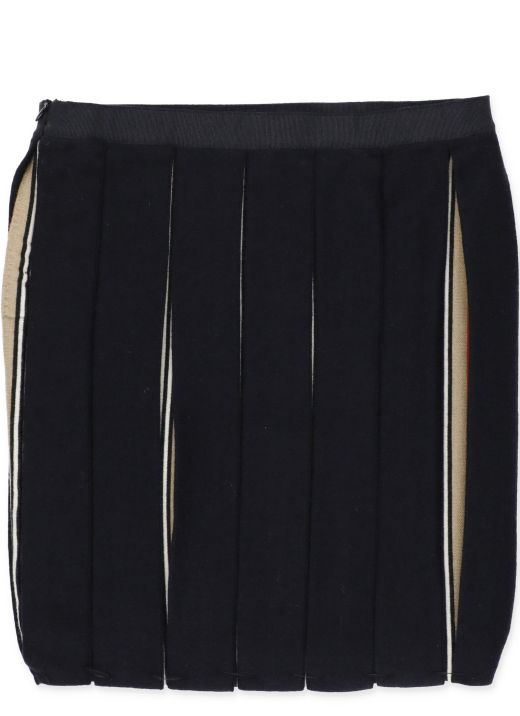 Skirt with folds
